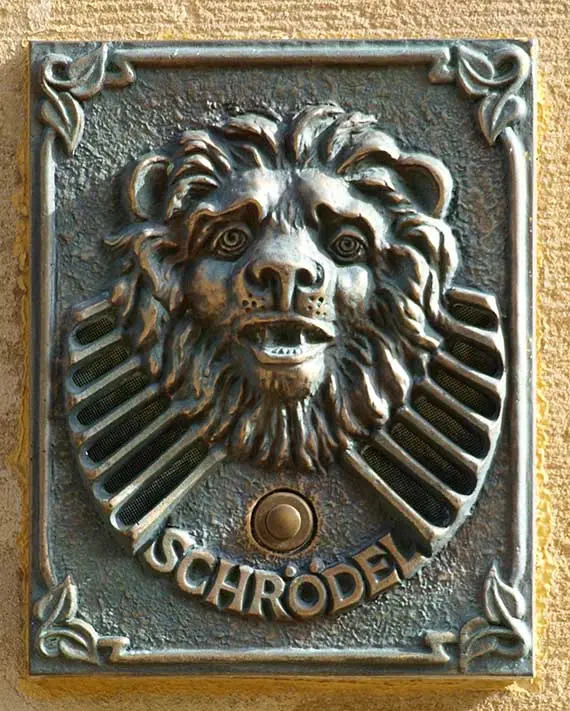 Historie: Wappen der Familie Schrödel mit dem markanten Löwenkopf